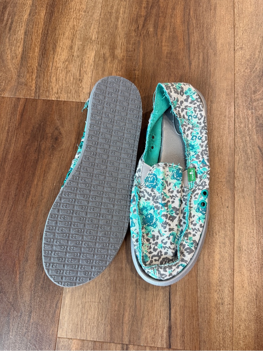 Sanuk Teal and Gray Leopard Floral Donna Mixed Up Canvas Loafers NEVER WORN - Picture 2 of 5